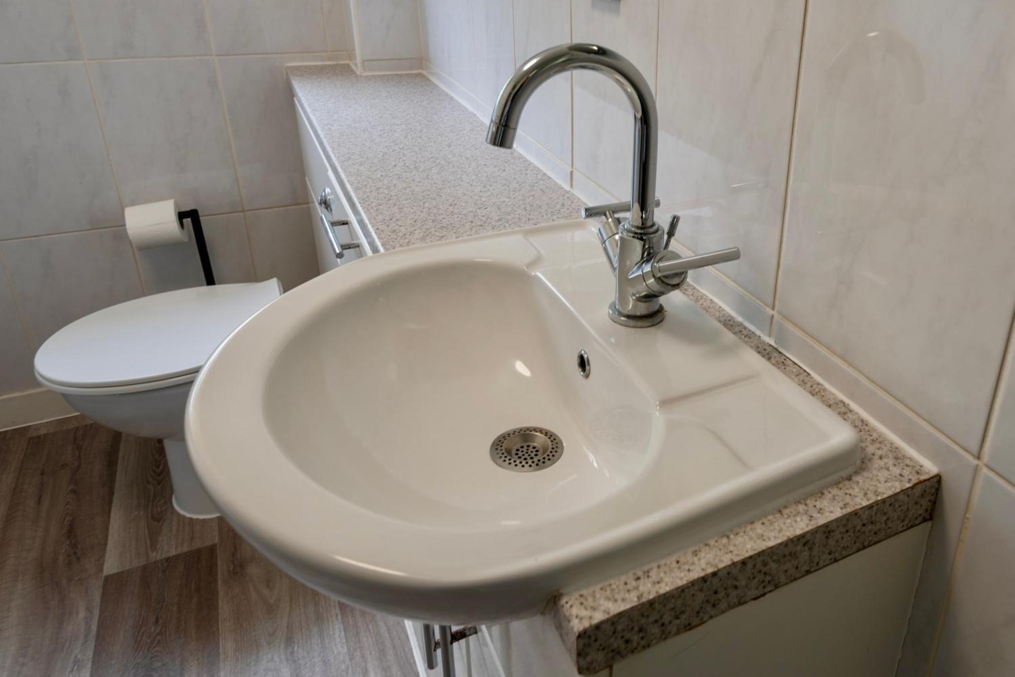 Double Room In Refurbished 5 Bed Home With Wifi And Tv BW Room 4 Солихалл Экстерьер фото